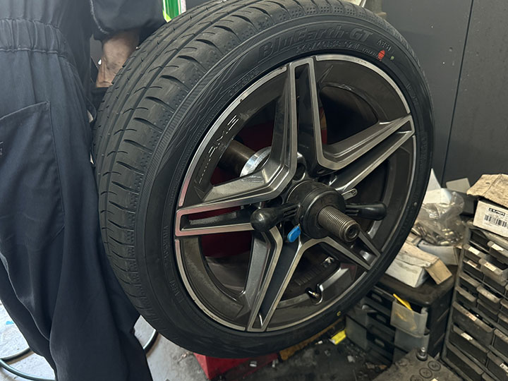 タイヤ交換の画像
